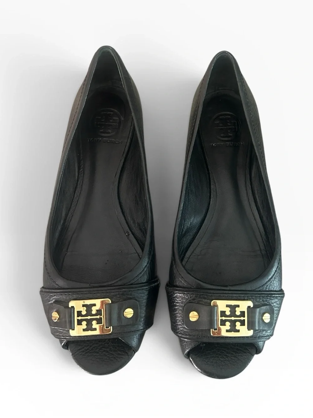Tory Burch Cline Black Leather Gold Logo Flat Open Peep Toe Buckle Slide Sz 8.5